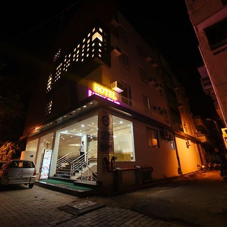 Radical Palace Hotel And Restaurant לקנאו מראה חיצוני תמונה