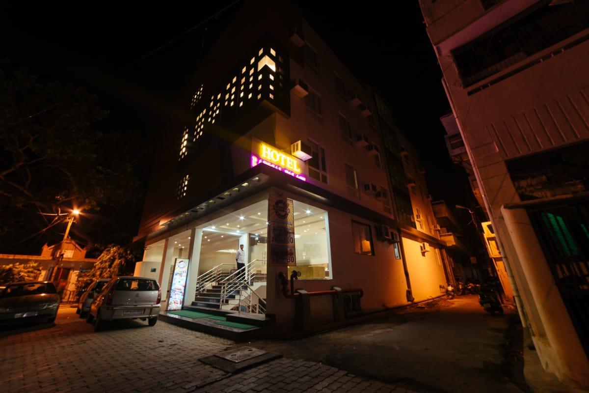Radical Palace Hotel And Restaurant לקנאו מראה חיצוני תמונה